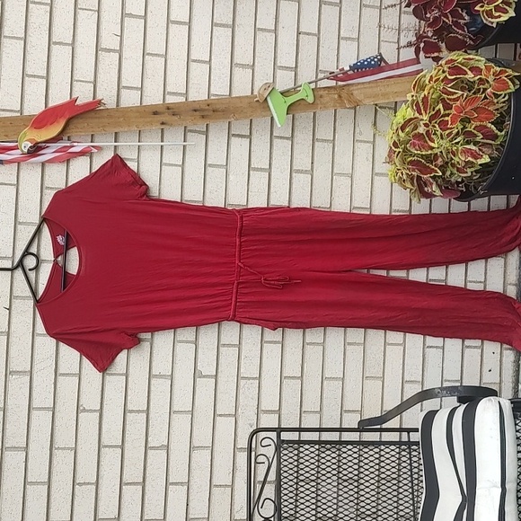 Jumpsuit/Red - Picture 4 of 12